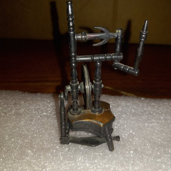 Miniature Mini Spinning Wheel Vintage Pencil Sharpener Die Cast - Picture 4 of 6
